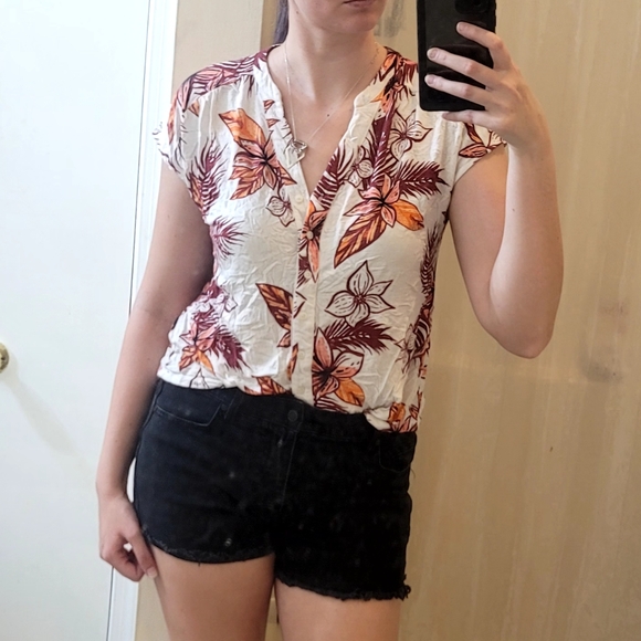 BOGO🌟Soft Tropical Top - Picture 3 of 8